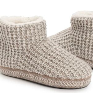 Muk Luks Textured Knit Slippers in Cream and Tan